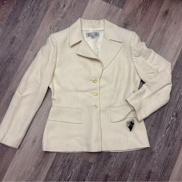 ✨ NWT Tahari Cream Blazer – Classic Tailored Fit, Size 10P - Picture 5 of 13